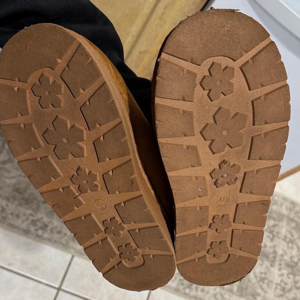 UGG Brown Platform Slippers with Red Trim - Picture 5 of 5